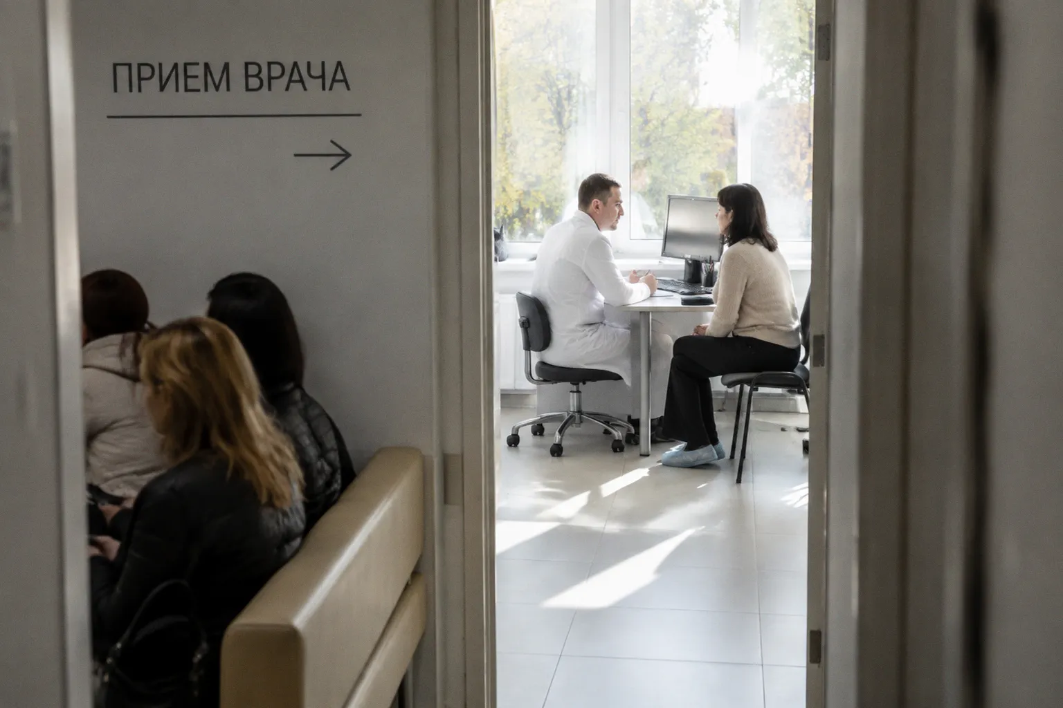 Почему пациенты чаще верят фальшивым отзывам о врачах, чем реальным историям