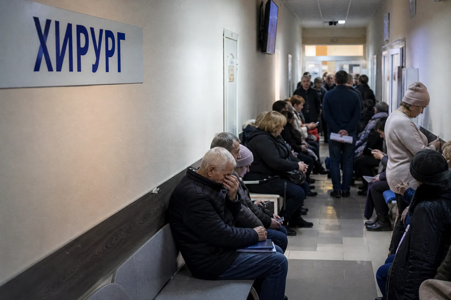 «Половина врачей в отпуске»: пациенты пожаловались на дикую очередь к хирургу в челябинской поликлинике