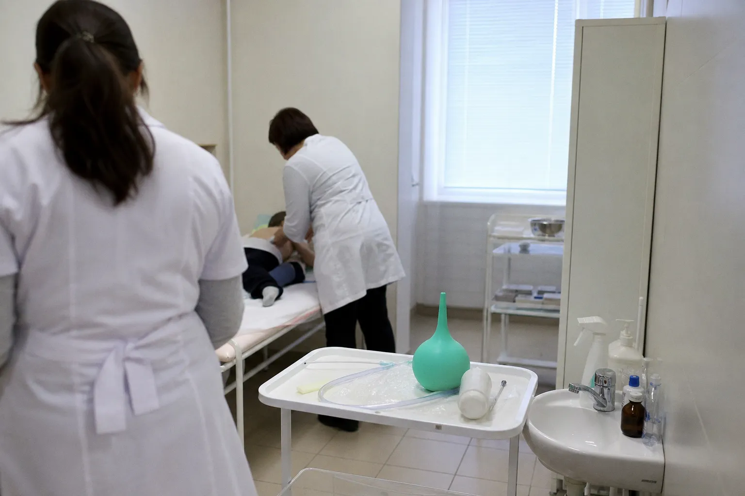Пропал глава клиники, где детей с аутизмом лечили клизмой